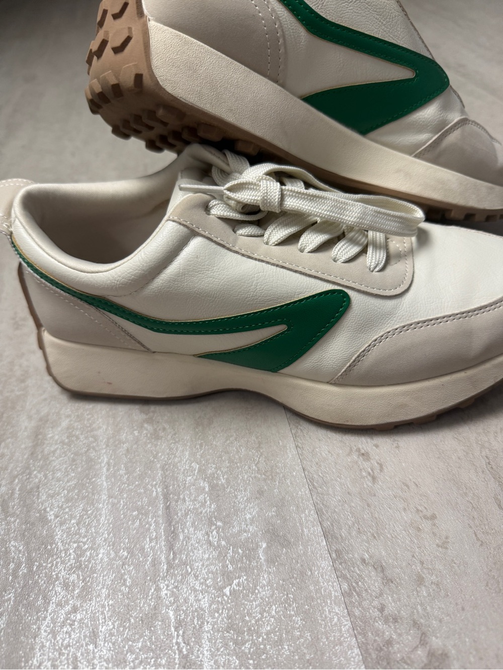 DV by Dolce Vita sneakers - Picture 3 of 12